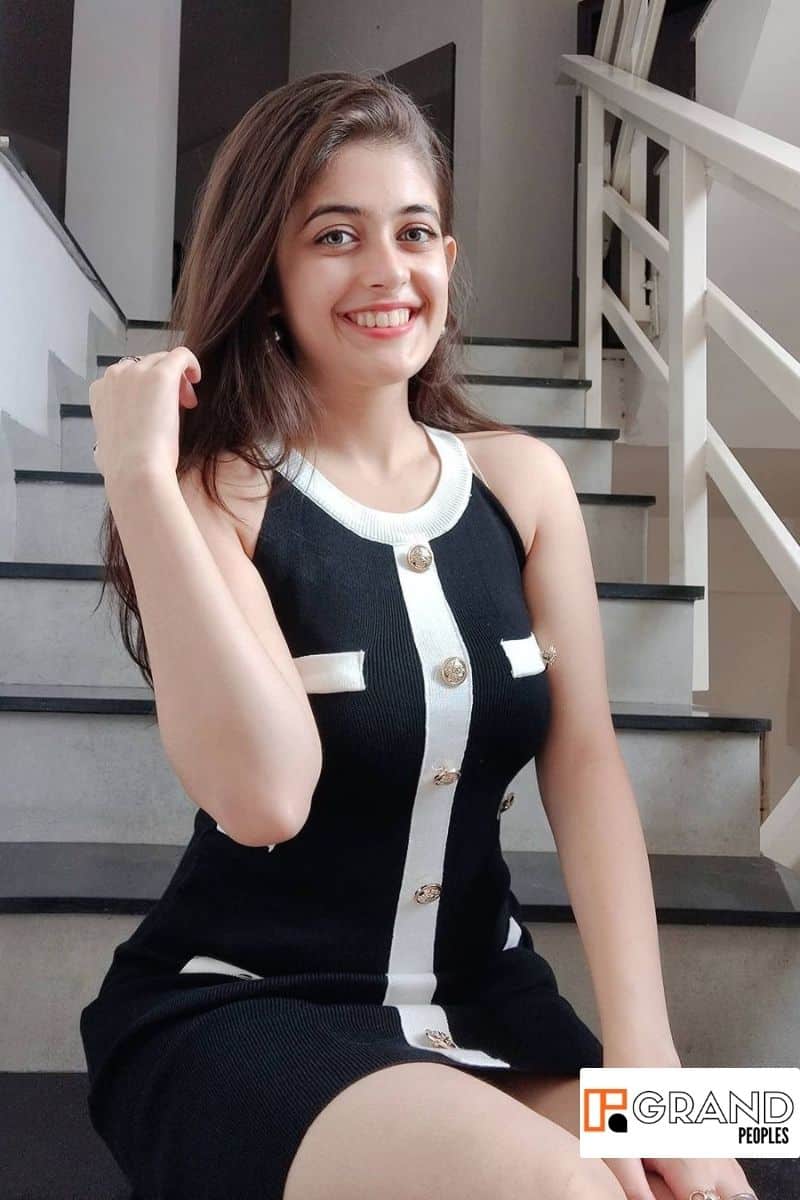 Urvi Singh Kota Factory Age Height Biography Wiki And More 