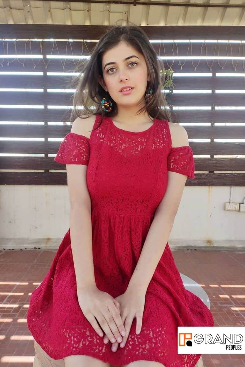Urvi Singh Kota Factory Age Height Biography Wiki And More 