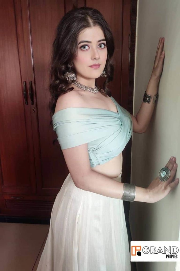 Urvi Singh Kota Factory Age Height Biography Wiki And More 