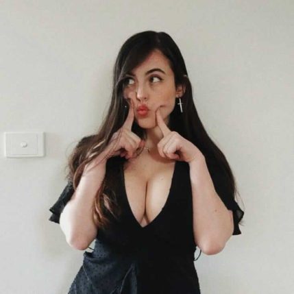 HeyImBee Wiki, Real Name, Age, Height, Biography, and More - GrandPeoples