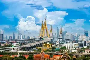 The Pros and Cons of Living in Bangkok as a Foreigner
