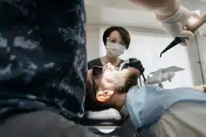 What to Do Before Visiting an Emergency Dentist in Chicago for Tooth Pain