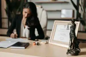How a Truck Accident Lawyer in Encino CA Can Help You Recover Damages