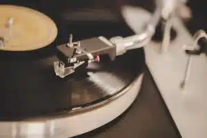 The Timeless Appeal of the Turntable: Vinyl’s Enduring Charm
