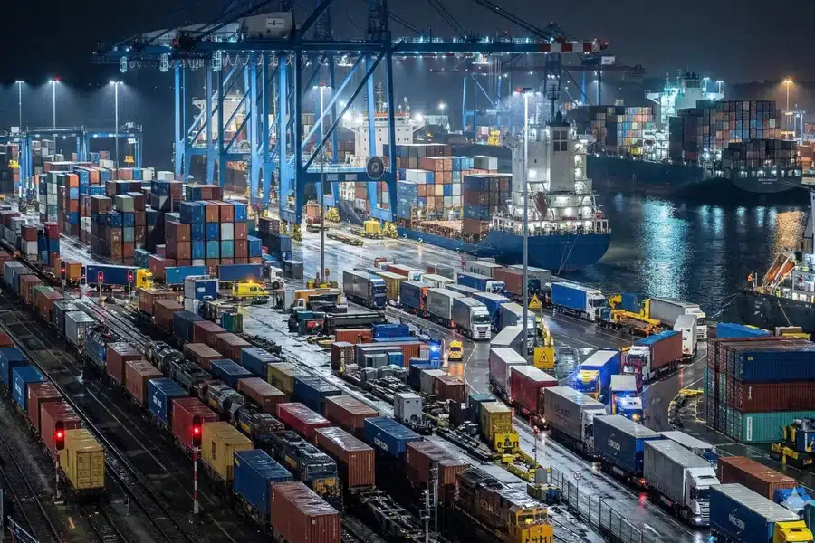 Global Supply Chains Face Disruptions in 2026