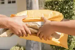 How to Make It Easier to Send Parcels to France Regularly