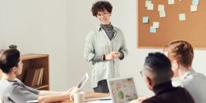 How to Build a Team That Solves Problems Without Waiting for Instructions