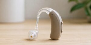 8 Celebrities With Hearing Loss