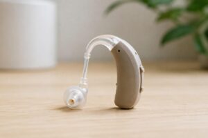 8 Celebrities With Hearing Loss