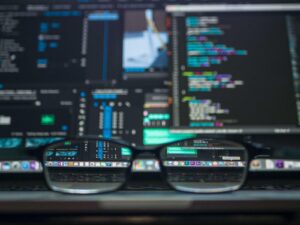 What Are the Main Features of a Popular Cloud-Based Data Analytics Platform?